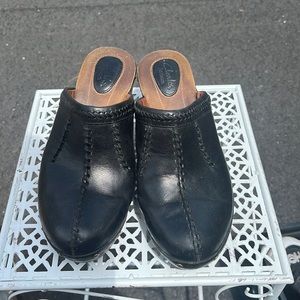 Black Clark’s clogs